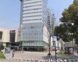 一楼三号门外广场