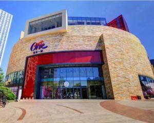 一楼泡泡玛特对面连廊