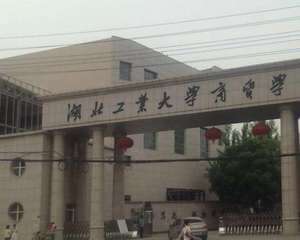 图书馆前方空地