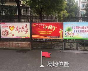 靠近入口停车棚