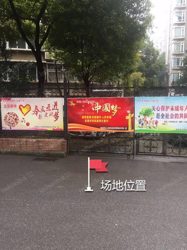 东龙世纪花园百花居AD区 - 靠近入口停车棚