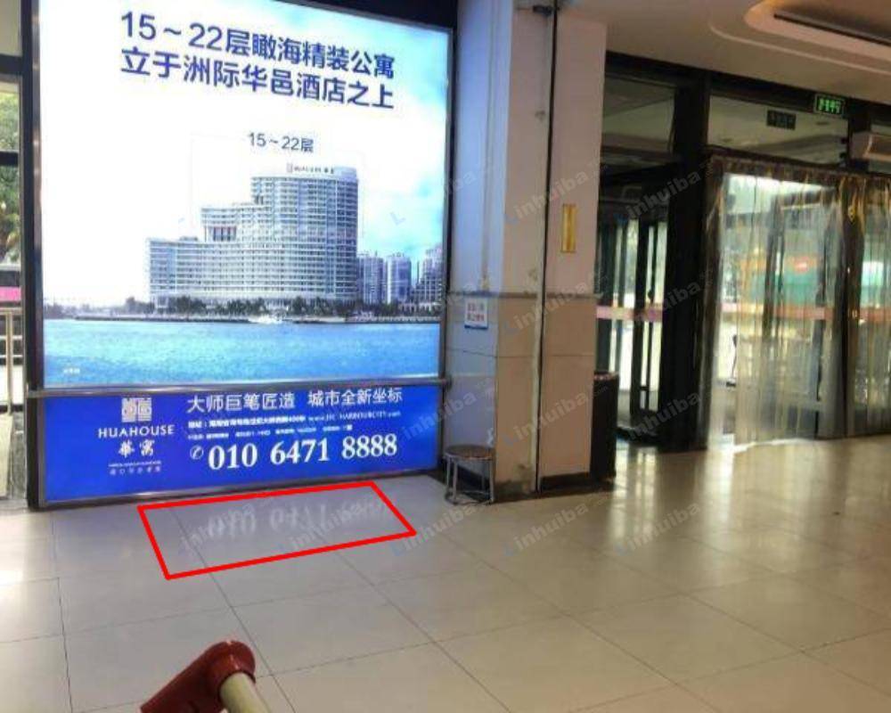 北京望京华彩商业中心 - B1层超市扶梯口