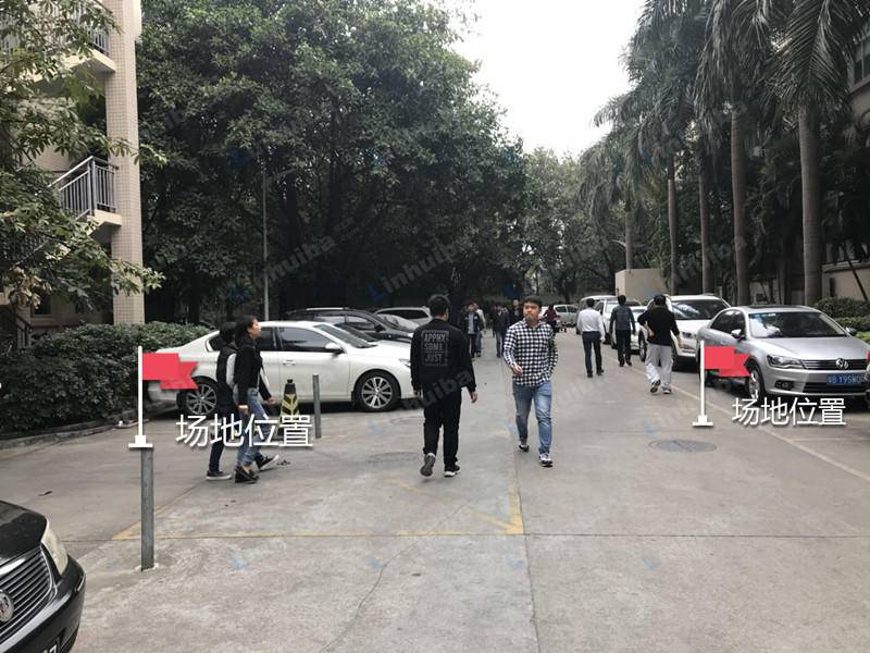 深圳鸿荣源鸿威工业区 - 员工食堂门口