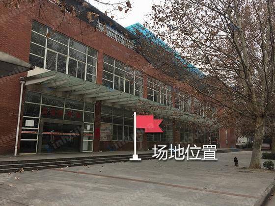 文华学院 - 门口小广场靠近食堂