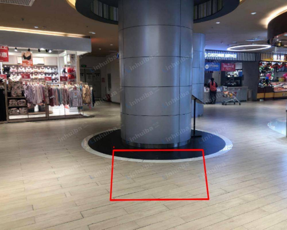 东莞嘉荣超市石碣店 - B1层停车场出入口前过道