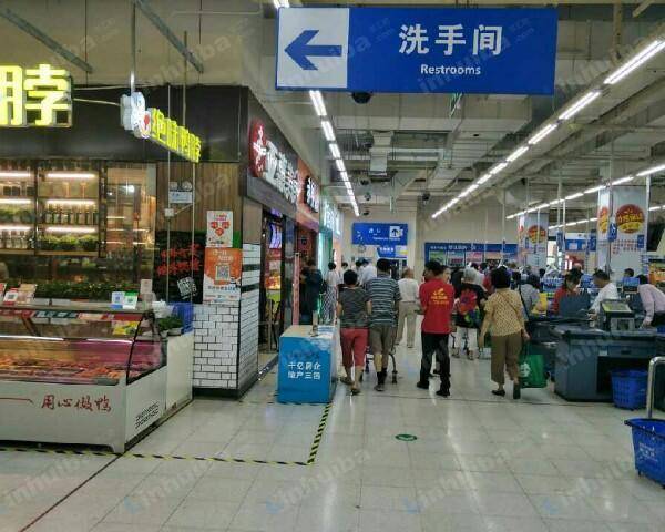 沃尔玛知春路店 - 绝味鸭脖商铺旁边空地