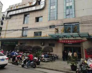 一楼大厅门口处