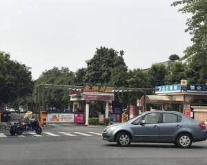 小区内通道十字路口