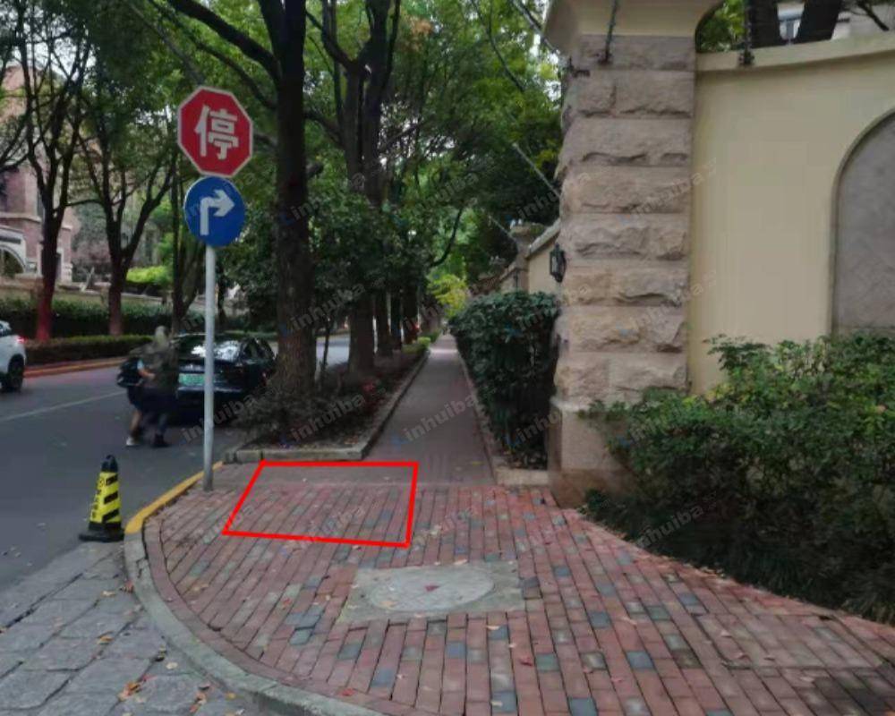 上海万科红郡2期 - 东北门出入口附近