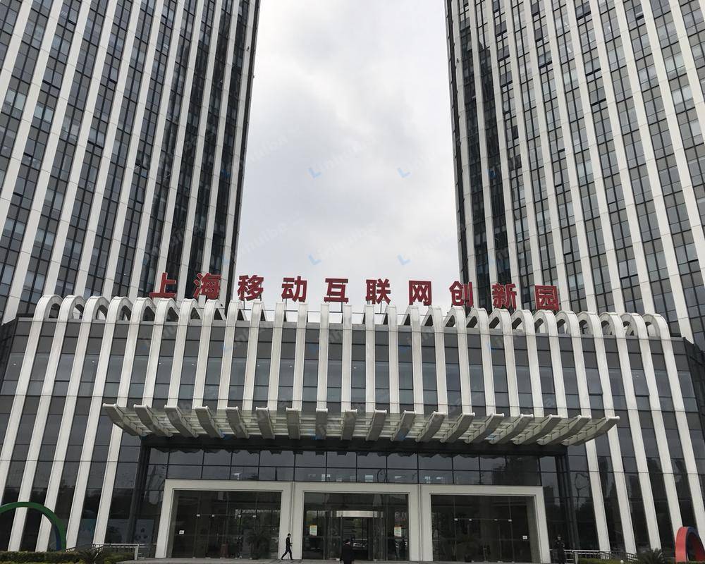 上海华滋奔腾大厦 - 大厅一侧屏幕下面