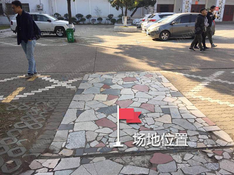 武汉工程大学 - 武汉市工程大学一食堂前停车场