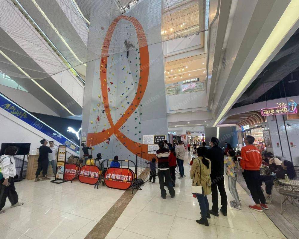 汕头合胜百货长江路店 - 负一楼中庭位置