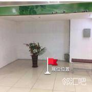 地下一层牛肉干店旁边