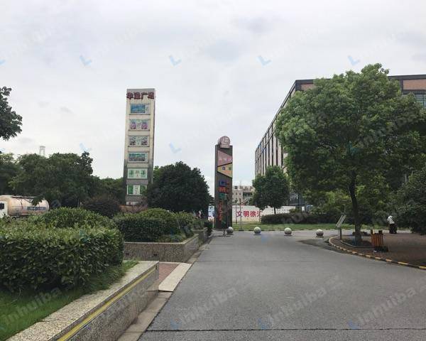 上海华泾广场 - 东门入口
