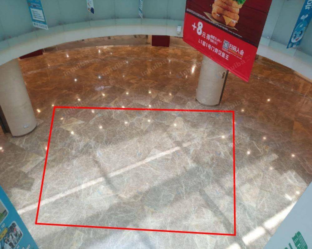 重庆财富MALL - L1层无印良品门口