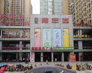 武汉光谷青年城广场 - 二楼中庭旁过道
