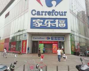 一楼停车场上下扶梯处