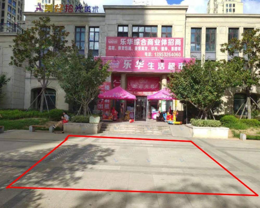 青岛蓝山湾三期I派 - 乐华生活超市前空地