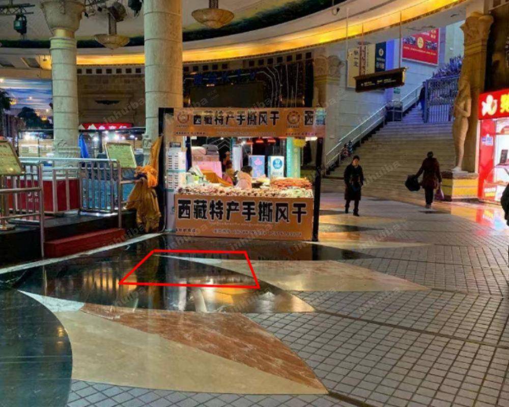 重庆永辉超市观音桥店 - 门口位置