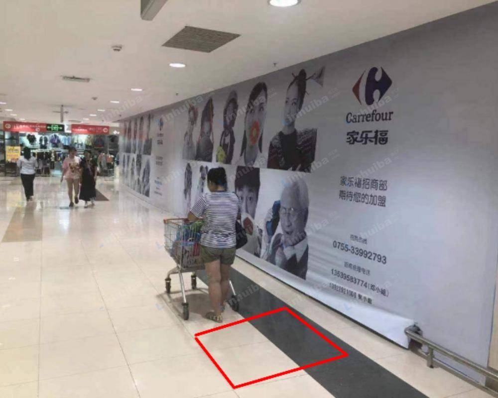 家乐福万联店 - 三楼收银台过道