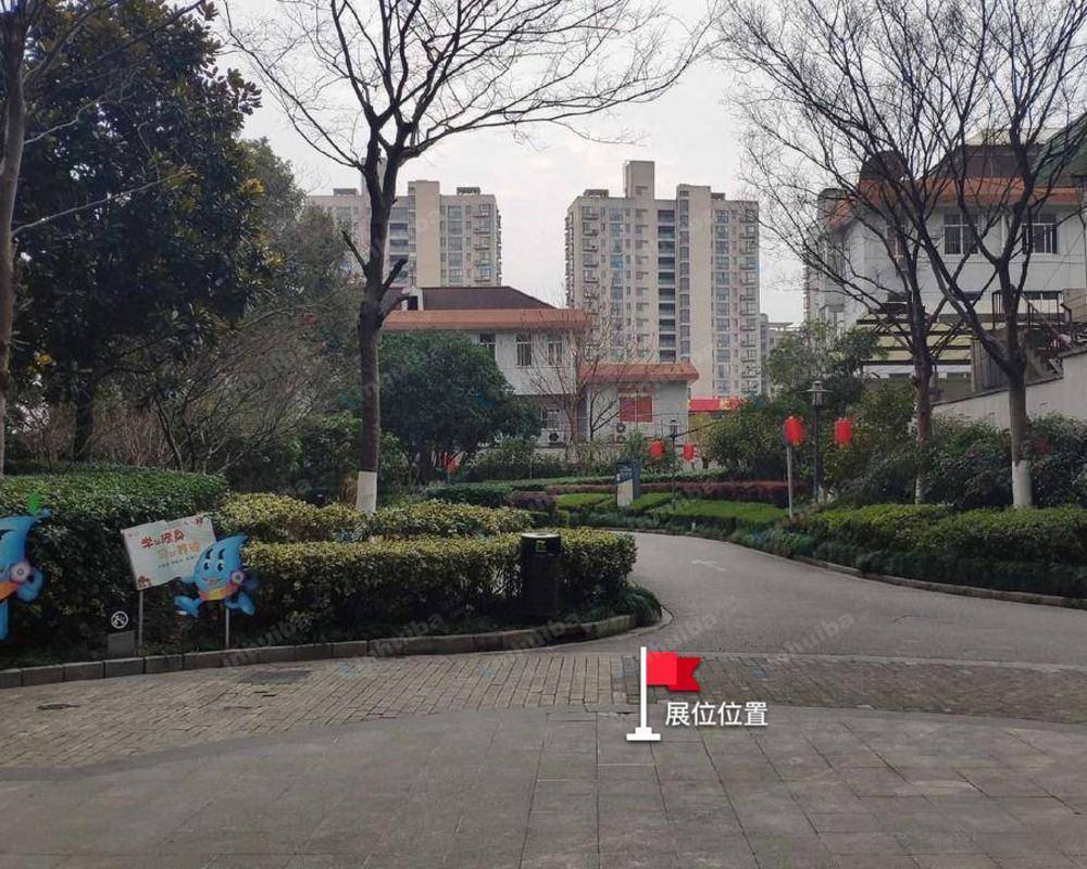 上海万科金色国际公寓 - 小广场