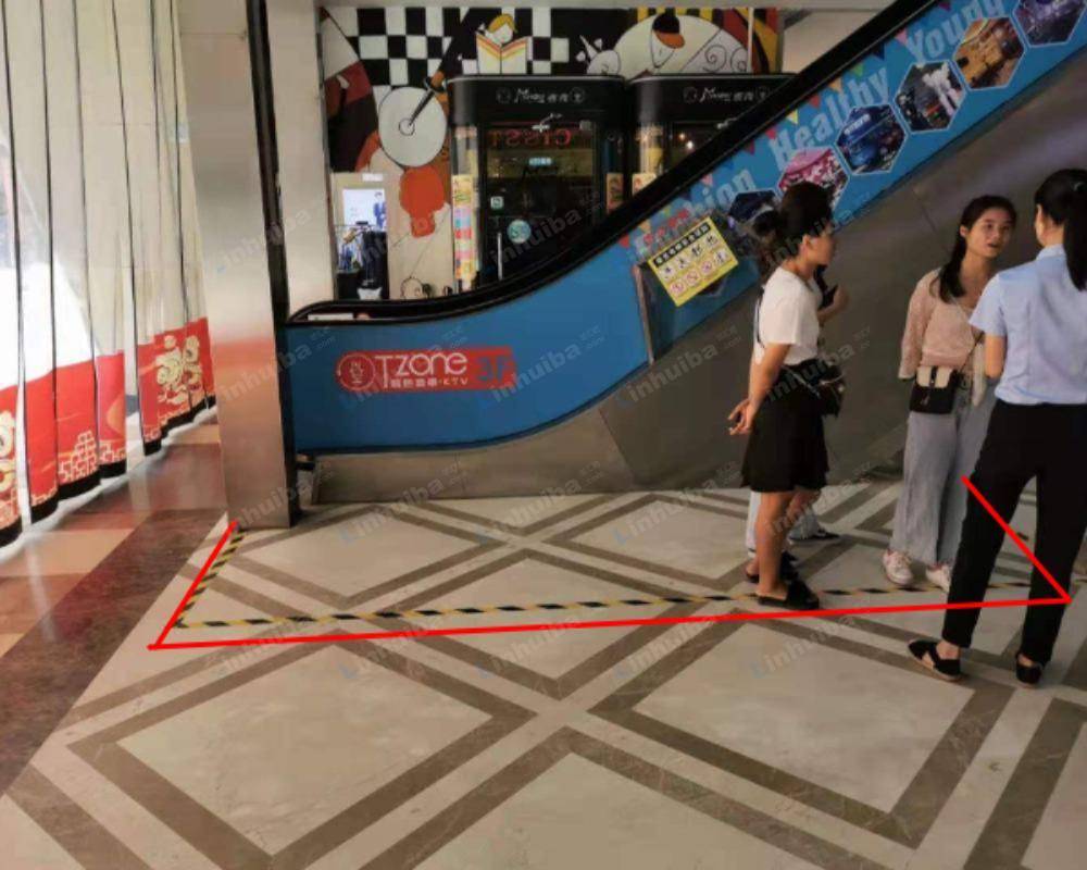 广州江夏新天地 - AB中庭扶梯旁空地