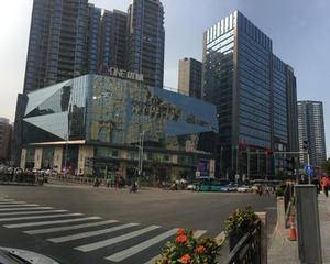 深圳优城商业广场 - 北区正门内扶梯口