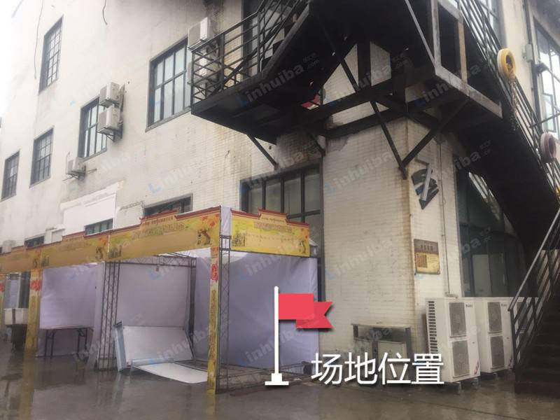 江城壹号 - 手扶楼梯前