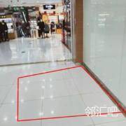 2楼电梯旁