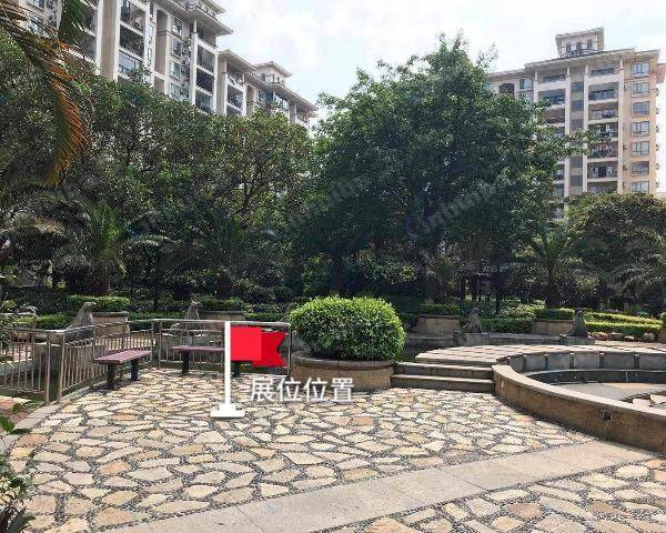 奥园华庭 - 小区花园喷水池旁