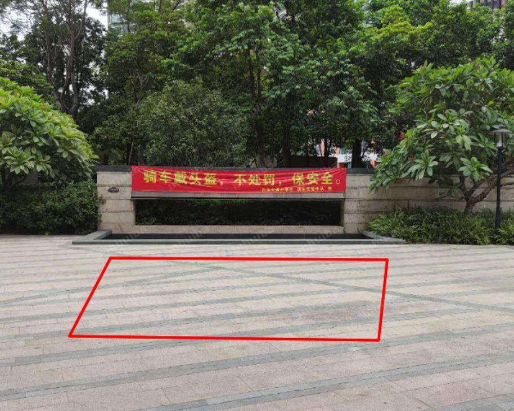 深圳天悦湾花园 - 一楼门口空地