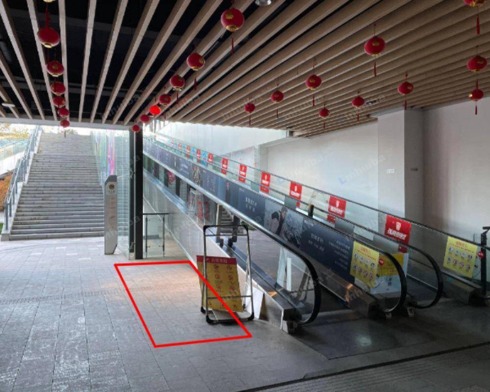 南京喜年花生唐 - B1层扶梯旁