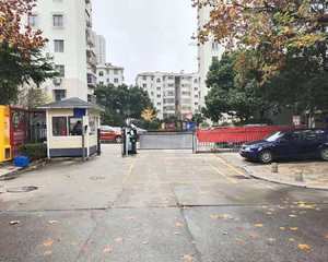 北门门卫室旁空地