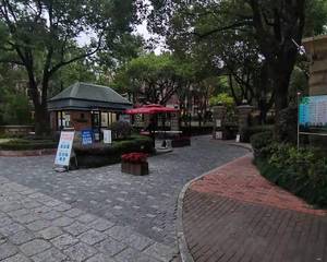 西南门出入口附近