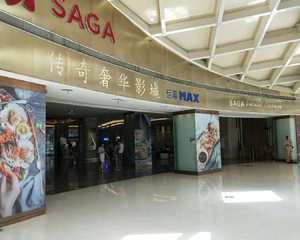 收银台对面柱子旁