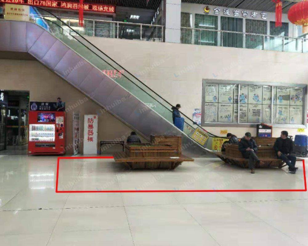 浙江钱江服装小商品市场 - 西门右侧空地