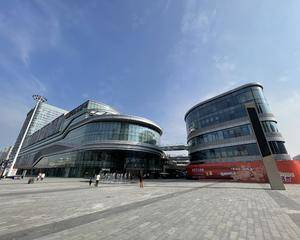 3号门门口外广场