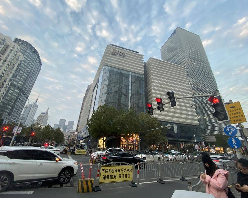 上海陆家嘴中心L+Mall