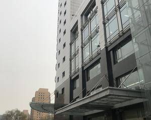 北京怡和阳光 - C座大堂前台显示屏前