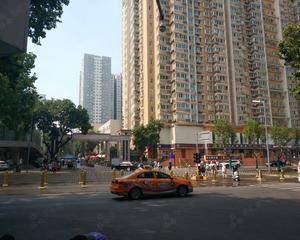 一层小区中央广场