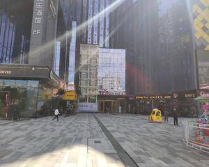长沙东盈商业广场 - 扶手电梯旁