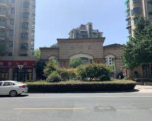 东门内空地