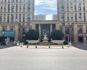 北门大厅屋檐下