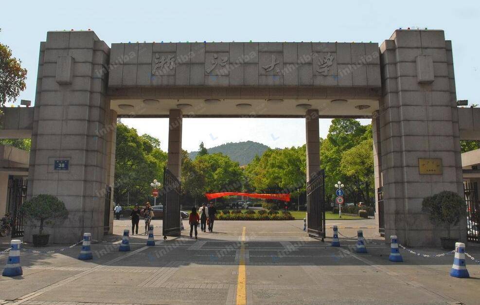 浙江大学玉泉校区 - 学校广场