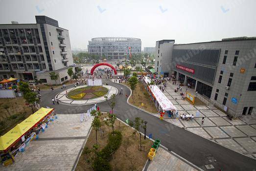 浙江传媒学院桐乡校区 - 学校广场