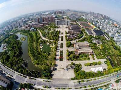 浙江经贸职业技术学院 - 学校广场