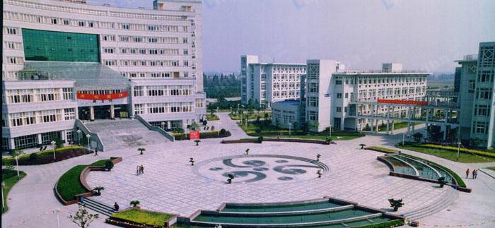 浙江商业职业技术学院滨江校区 - 学校广场