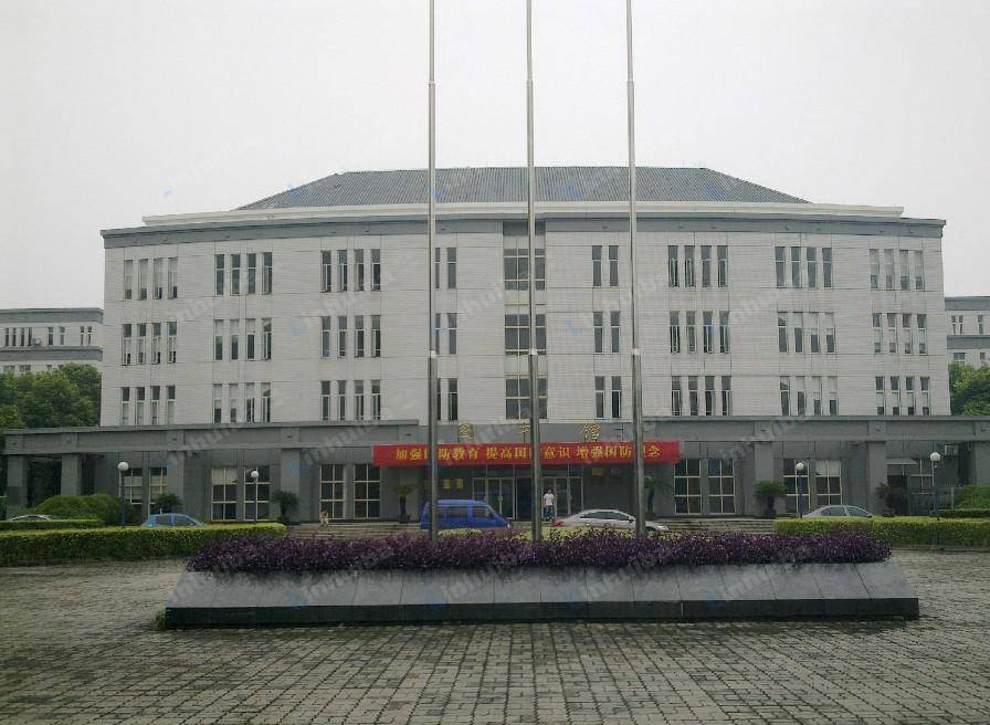 浙江中医学院滨江学院 - 学校广场