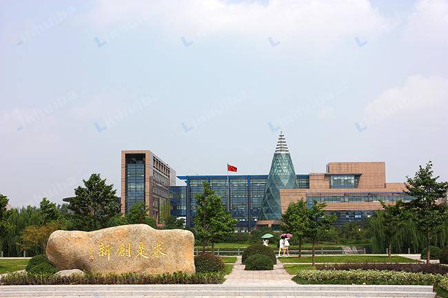 浙江大学城市学院 - 学校广场