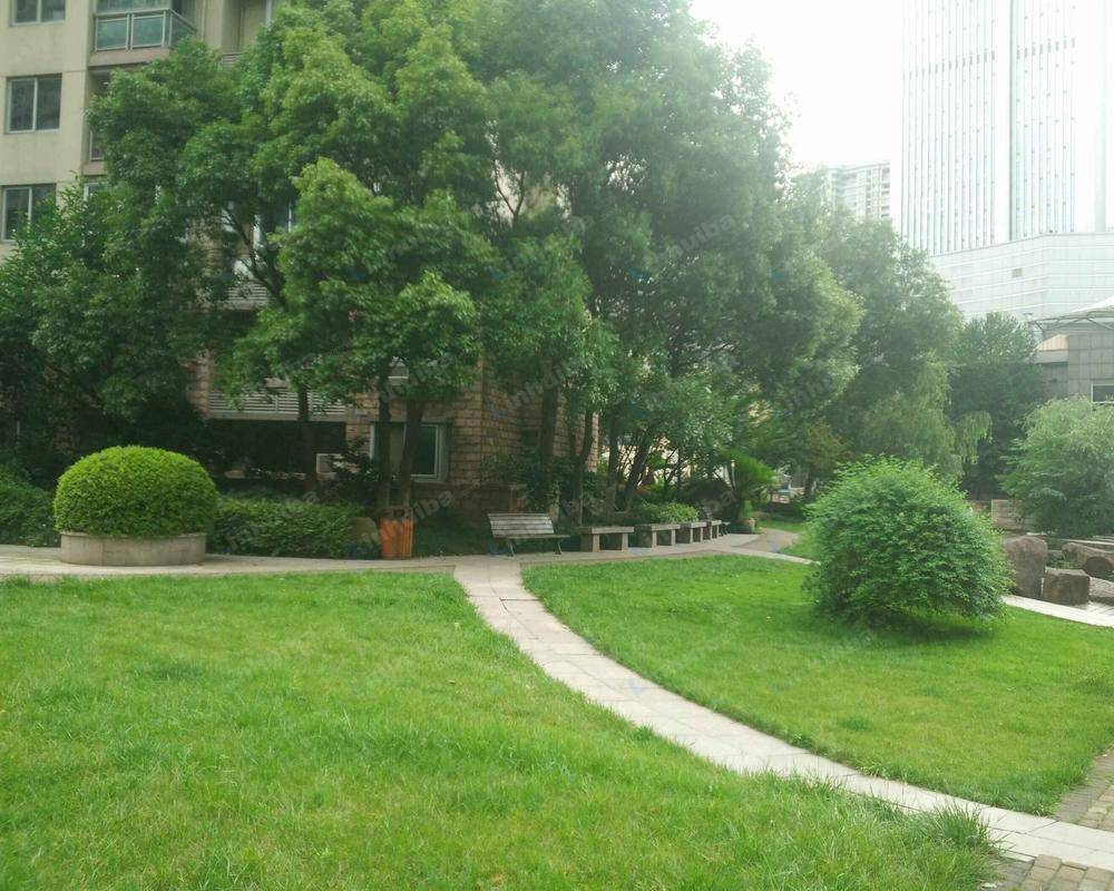 杭州开元加州阳光写字楼 - 会所前方小广场